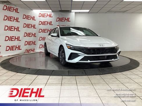 Used 2024 Hyundai Elantra Limited FWD image 1