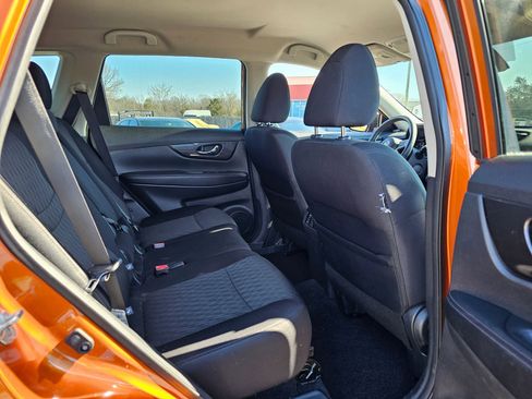 Used 2019 Nissan Rogue SV image 12