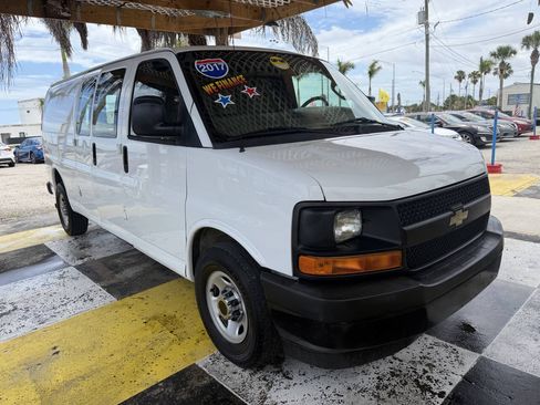 Used 2017 Chevrolet Express 2500 Extended RWD image 3
