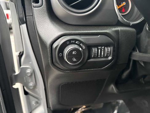 Used 2022 Jeep Gladiator Willys image 18