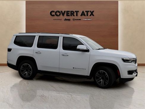 Used 2022 Jeep Wagoneer Series III w/ Flexible Seating Group image 6