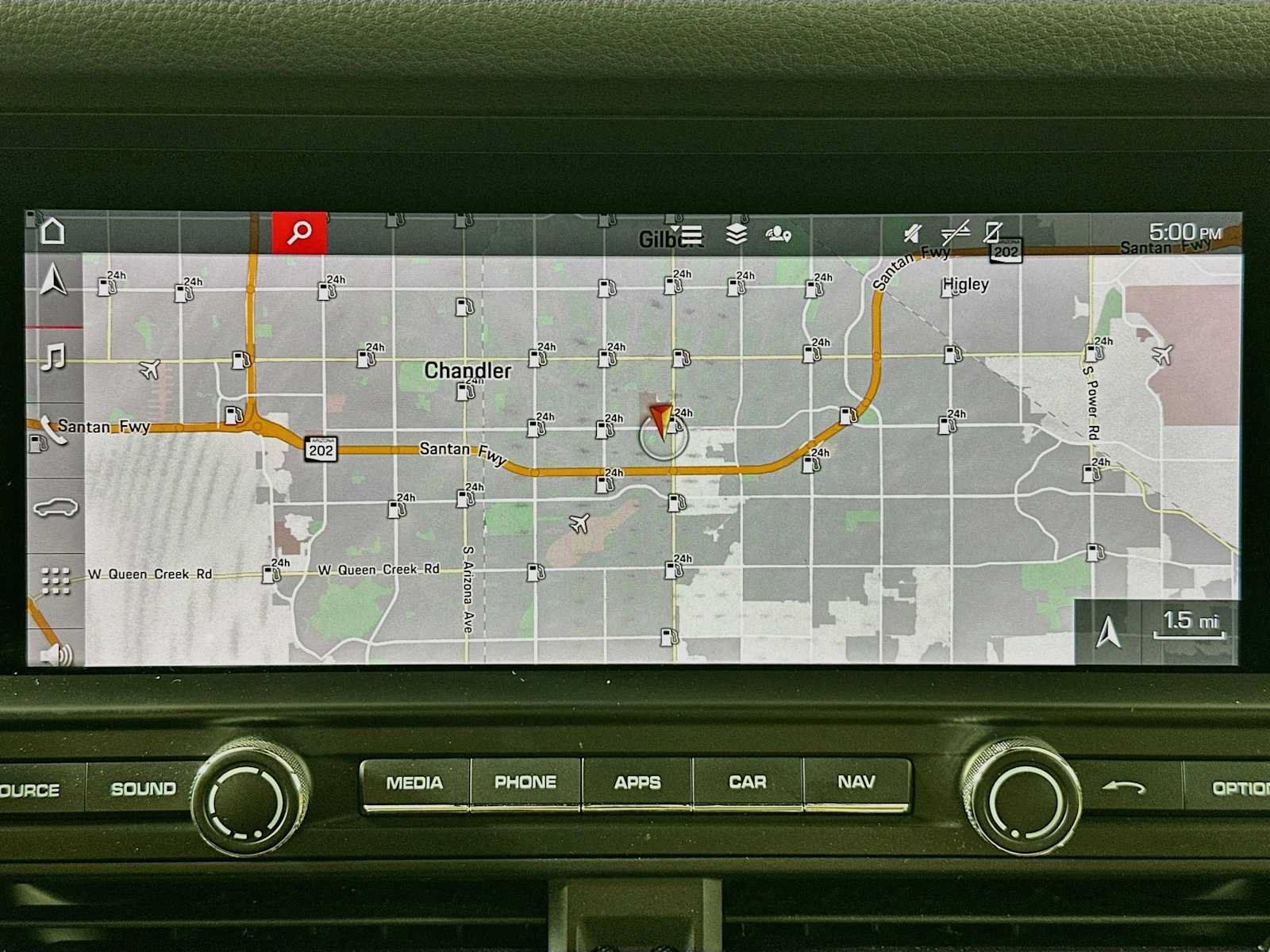 Certified 2021 Porsche Macan AWD/4WD image 18