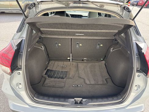 Used 2023 Nissan Kicks SR w/ SR Premium Package image 11