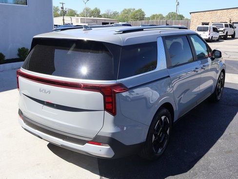 New 2026 Kia Carnival EX FWD image 5