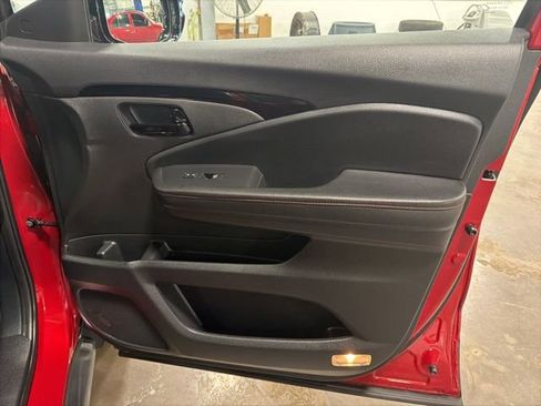 Used 2025 Honda Passport Black Edition image 17