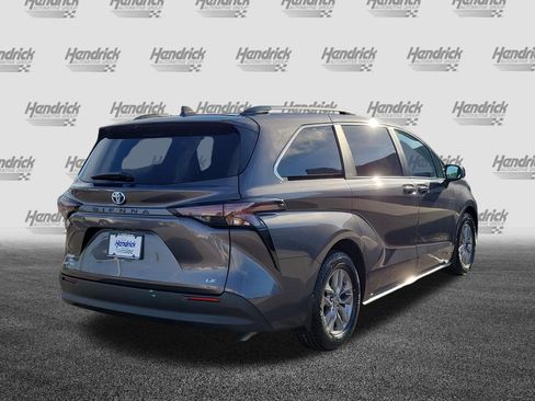 Used 2025 Toyota Sienna LE w/ LE Plus Package AWD/4WD image 7