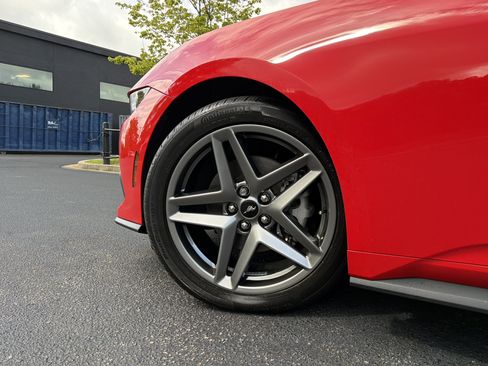 Used 2025 Ford Mustang Convertible RWD image 16