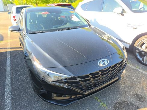 Used 2023 Hyundai Elantra SEL FWD image 2