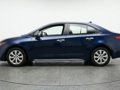 Used 2025 Toyota Corolla LE image 5