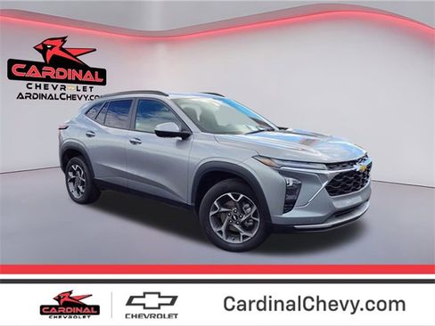 Used 2025 Chevrolet Trax LT w/ Driver Confidence Package image 1