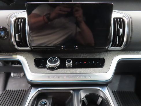 Used 2025 Ford Expedition Tremor image 14