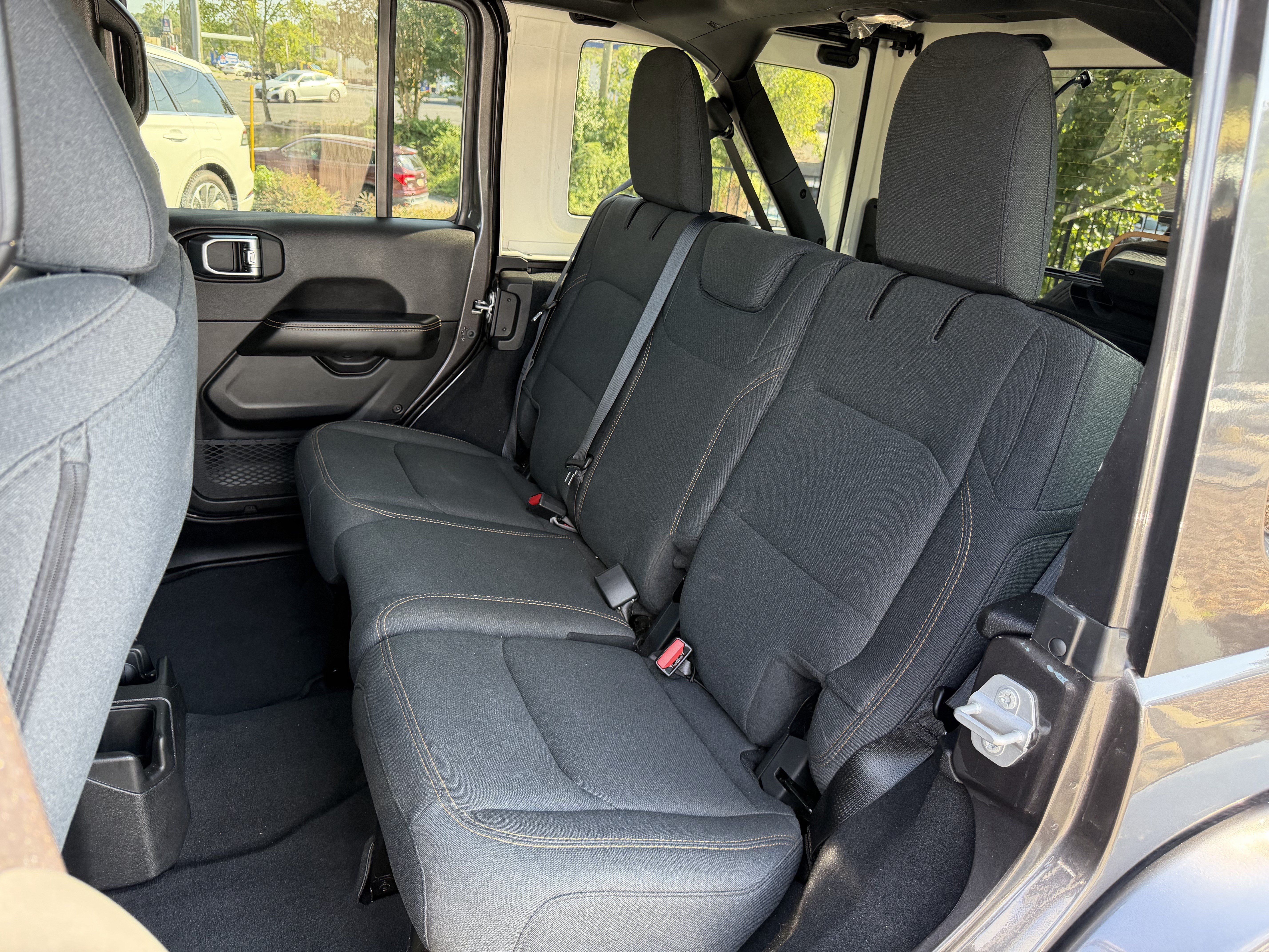 Used 2026 Jeep Wrangler Unlimited Sahara AWD/4WD image 33