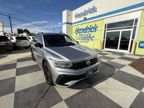 Used 2023 Volkswagen Tiguan SE R-Line image 10