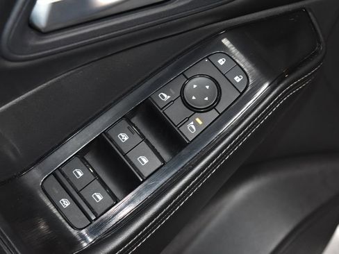 Certified 2025 Nissan Rogue SV image 5