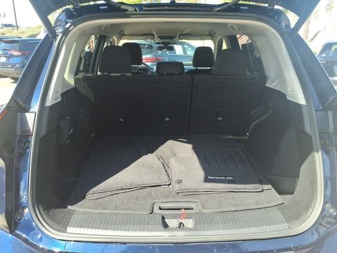 Certified 2025 Nissan Rogue SV FWD image 8