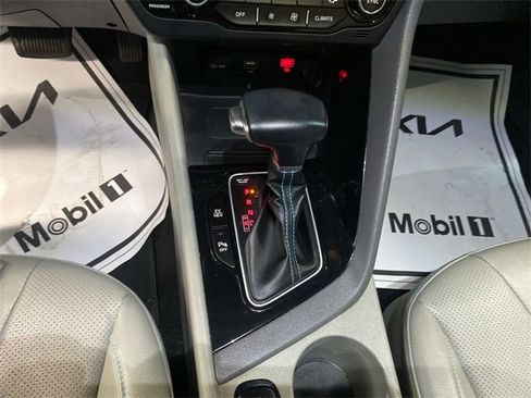 Used 2022 Kia Niro EX Premium image 16