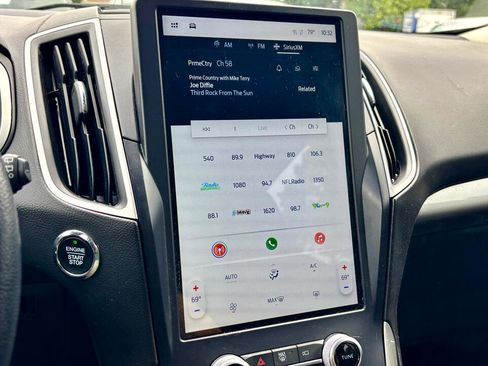 Used 2021 Ford Edge SE image 21