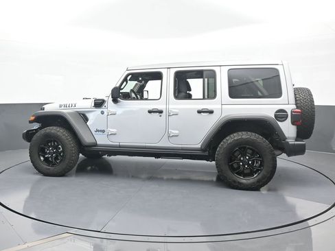 Used 2024 Jeep Wrangler Unlimited image 3