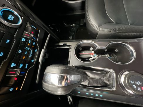 Used 2018 Ford Explorer XLT w/ Equipment Group 202A AWD/4WD image 25