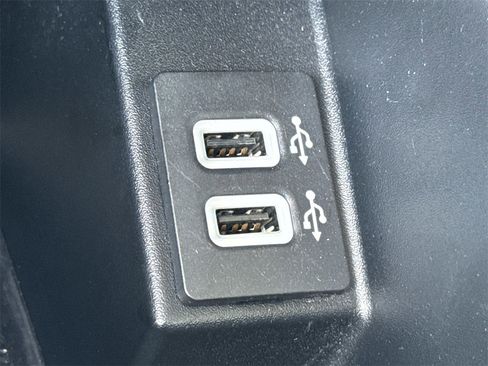 Used 2019 Ford Edge Titanium image 39