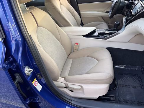 Used 2018 Toyota Camry LE image 12