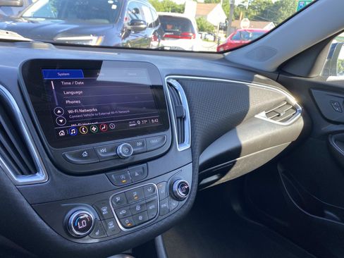 Used 2021 Chevrolet Malibu LT FWD image 26