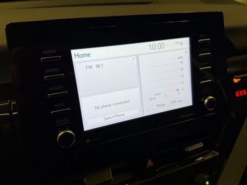 Used 2022 Toyota Camry SE image 11