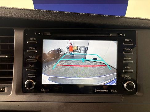 Used 2018 Toyota Sienna XLE w/ XLE Navigation Package image 19