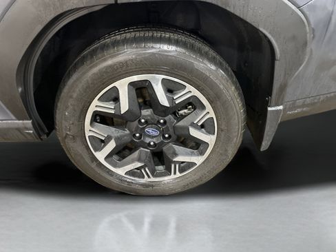 Used 2025 Subaru Forester Premium image 9