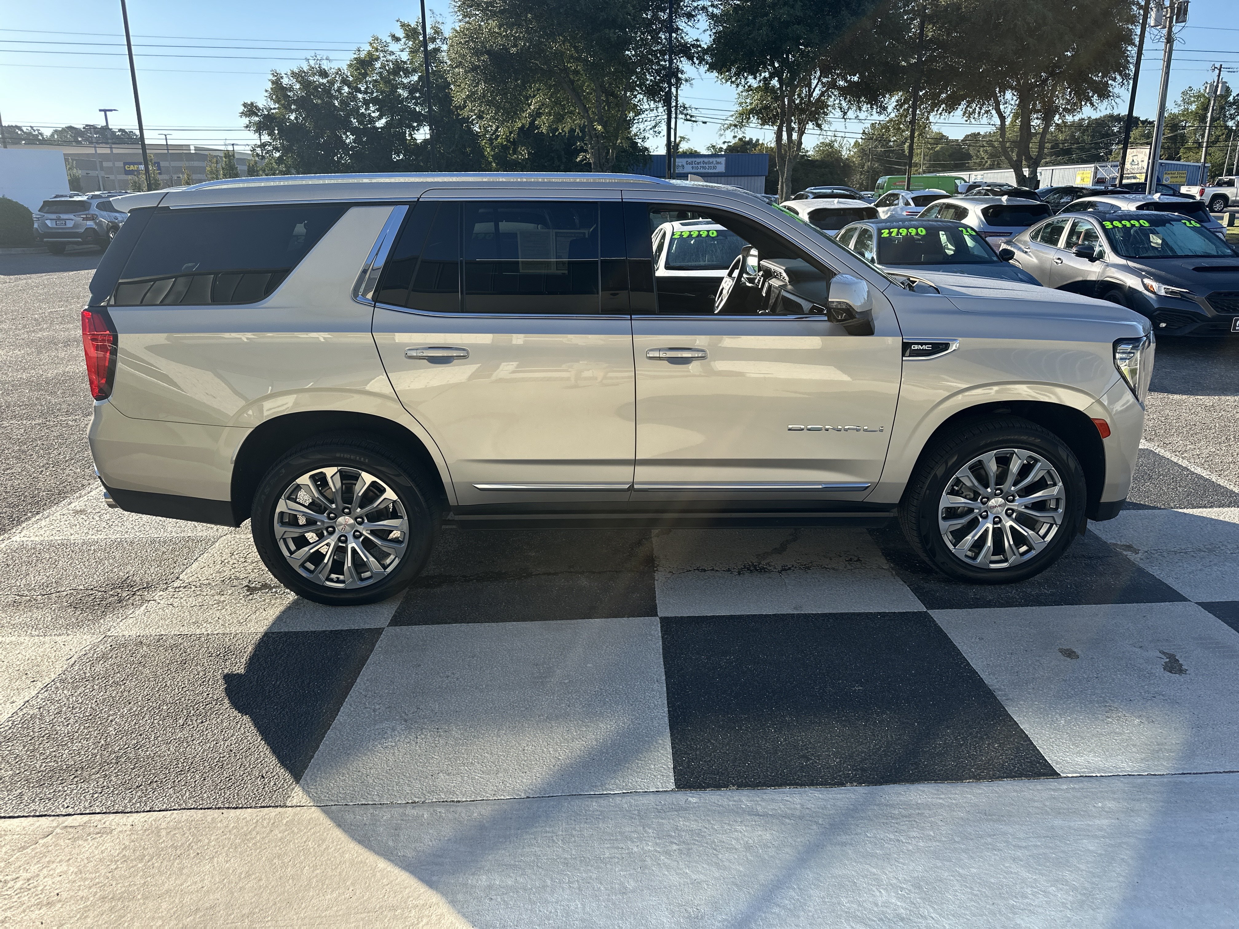 Used 2023 GMC Yukon Denali AWD/4WD image 3