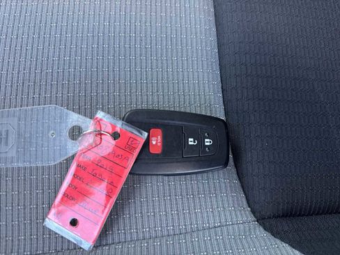 Used 2019 Toyota C-HR XLE image 33