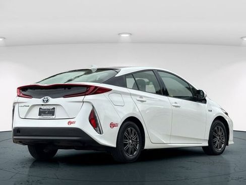 Used 2017 Toyota Prius Prime image 7