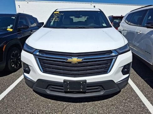 Used 2023 Chevrolet Traverse LS FWD image 2