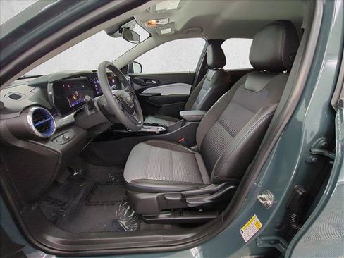 Used 2025 Chevrolet Trax LT FWD image 15