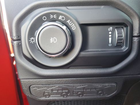 Used 2024 Jeep Wrangler Sahara image 22