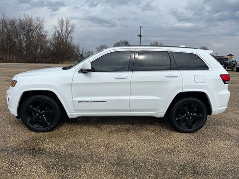 Used 2015 Jeep Grand Cherokee Altitude image 2