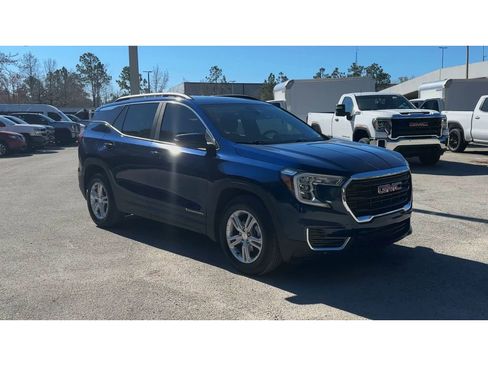 Certified 2022 GMC Terrain SLE w/ Driver Convenience Package image 2