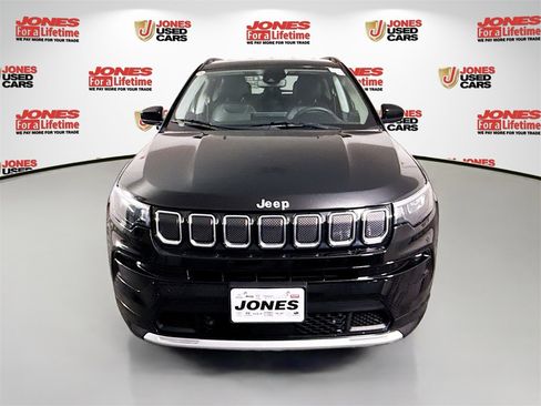 Used 2022 Jeep Compass Latitude image 12
