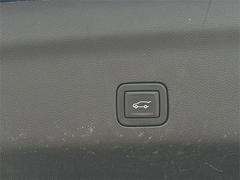 Used 2023 Chevrolet Tahoe Z71 image 33