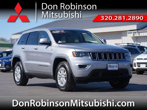 Used 2020 Jeep Grand Cherokee Laredo image 1