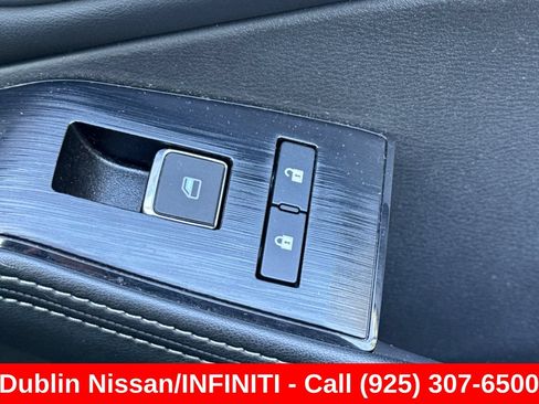 Used 2024 Nissan Rogue SL AWD/4WD image 23