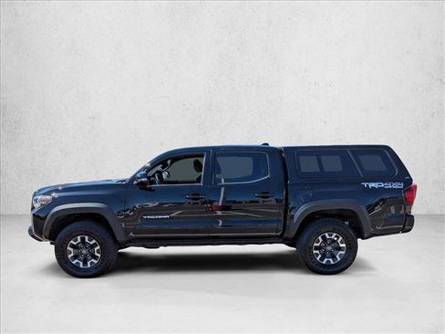 Used 2018 Toyota Tacoma TRD Off-Road AWD/4WD image 9