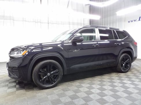 Used 2023 Volkswagen Atlas SEL R-Line AWD/4WD image 9