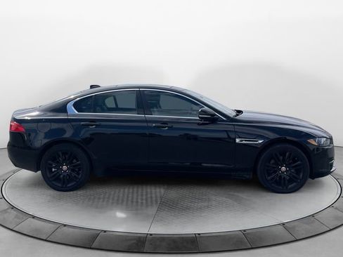 Used 2019 Jaguar XE Premium image 6