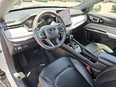 Used 2025 Jeep Compass Limited AWD/4WD image 13