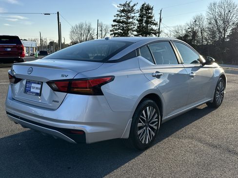 Used 2024 Nissan Altima 2.5 SV image 6