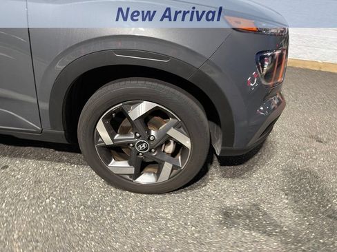 Used 2025 Hyundai Venue SEL FWD image 3