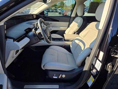 Used 2026 Lincoln Nautilus Reserve AWD/4WD image 16