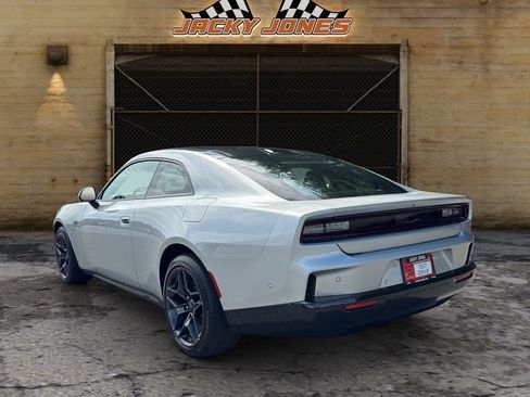 Used 2024 Dodge Charger Daytona R/T w/ Plus Group AWD/4WD image 7