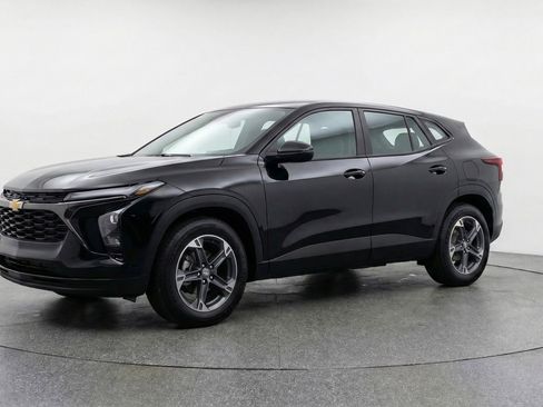 Used 2025 Chevrolet Blazer LT FWD image 3